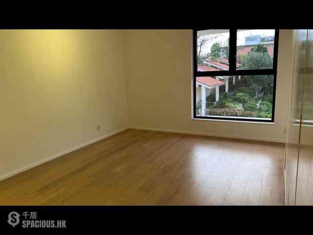 The Peak - Strawberry Hill 10