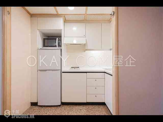 Wan Chai - Convention Plaza Apartments 09