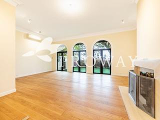 The Peak - Strawberry Hill 03