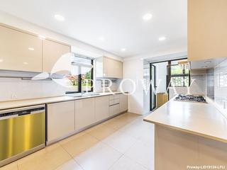 The Peak - Strawberry Hill 10