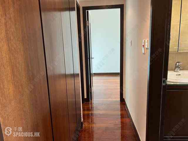 Mid Levels Central - Hillsborough Court 05