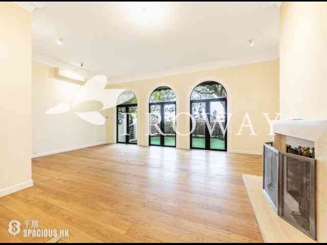 The Peak - Strawberry Hill 01