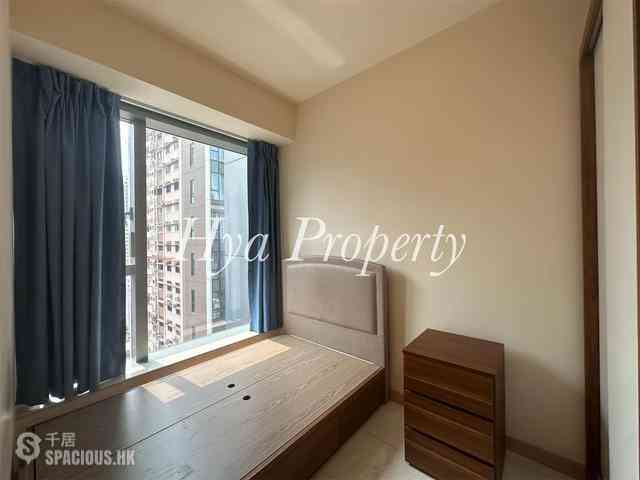 Sai Ying Pun - King's Hill 02