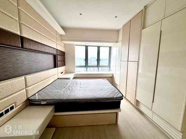 West Kowloon - The Harbourside Block 3 05