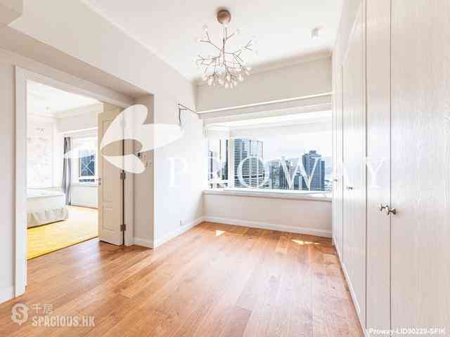 Mid Levels East - Bowen Place 06