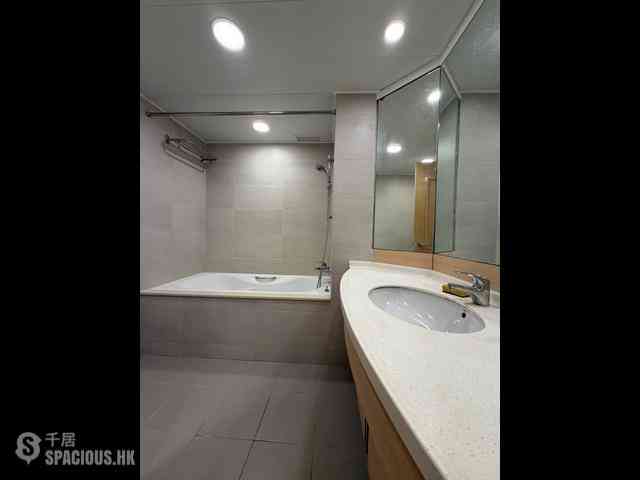 Wan Chai - Convention Plaza Apartments 07