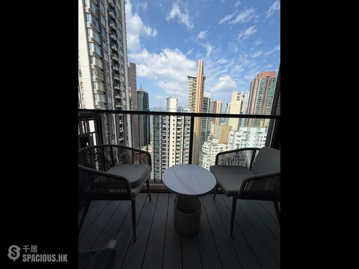 Sai Ying Pun - The Queens 01