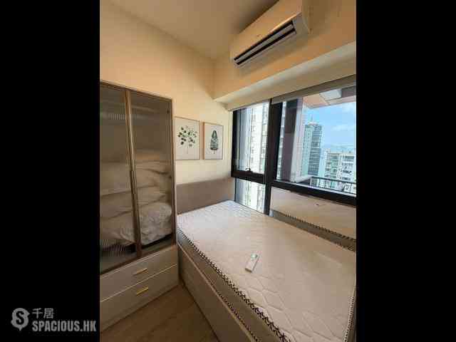 Sai Ying Pun - The Queens 06