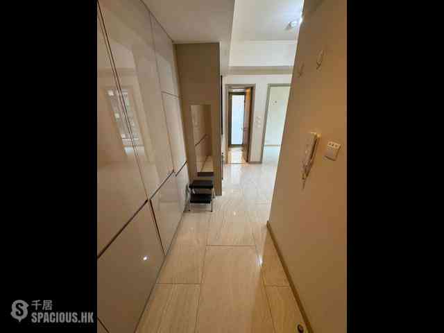 Sai Ying Pun - King's Hill 01