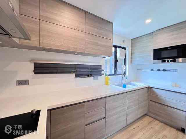Mid Levels East - Bowen Place 04