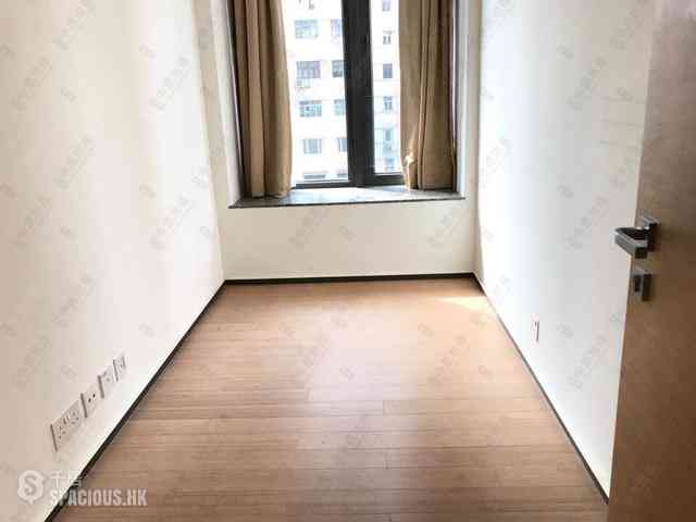 Mid Levels Central - Arezzo 11