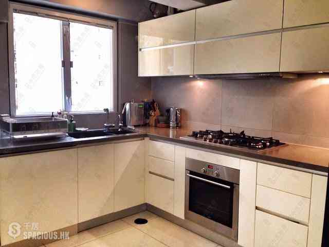 Pok Fu Lam - Baguio Villa Block 26 03