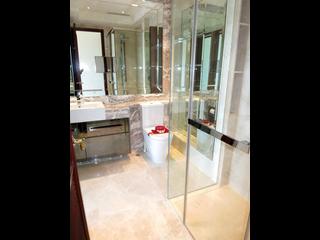 Wan Chai - The Avenue Phase 2 05