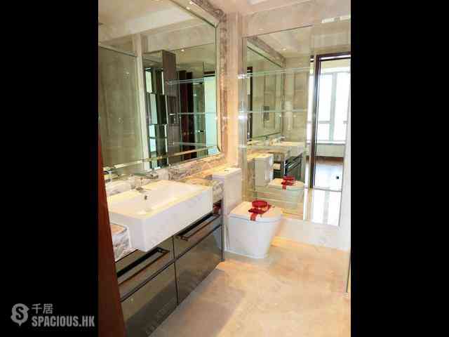 Wan Chai - The Avenue Phase 2 06
