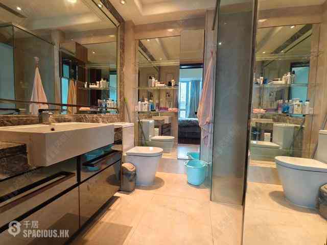 Wan Chai - The Avenue Phase 2 08