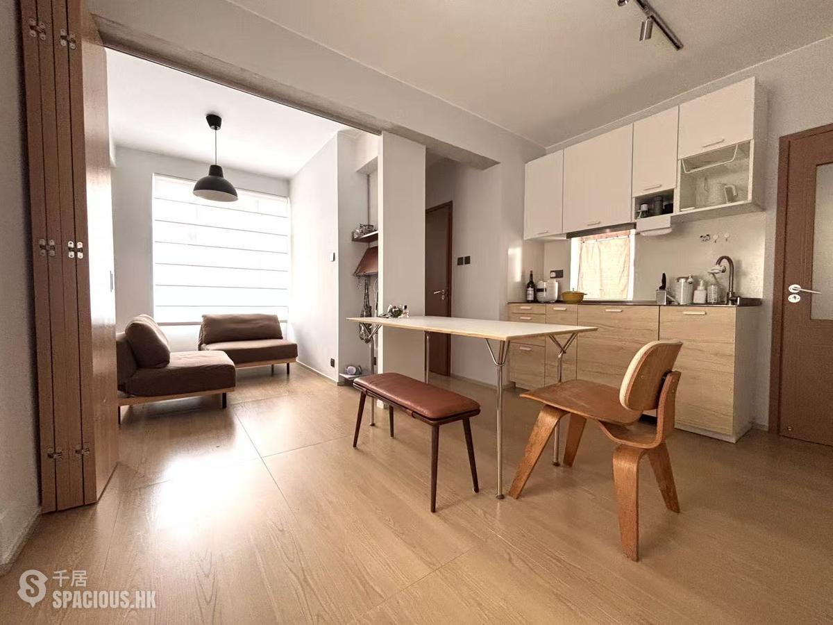 Mid Levels Central - Woodlands Court 01