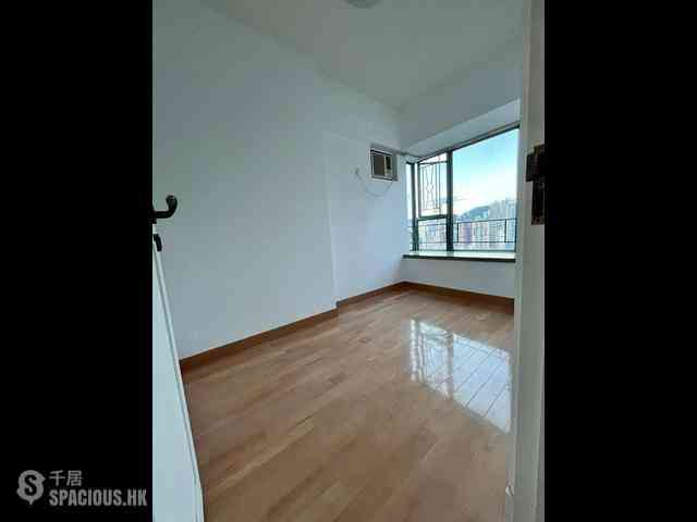 Sheung Wan - Queen's Terrace 08