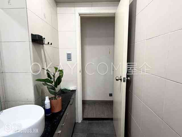 Mid Levels West - Bonanza Court 08