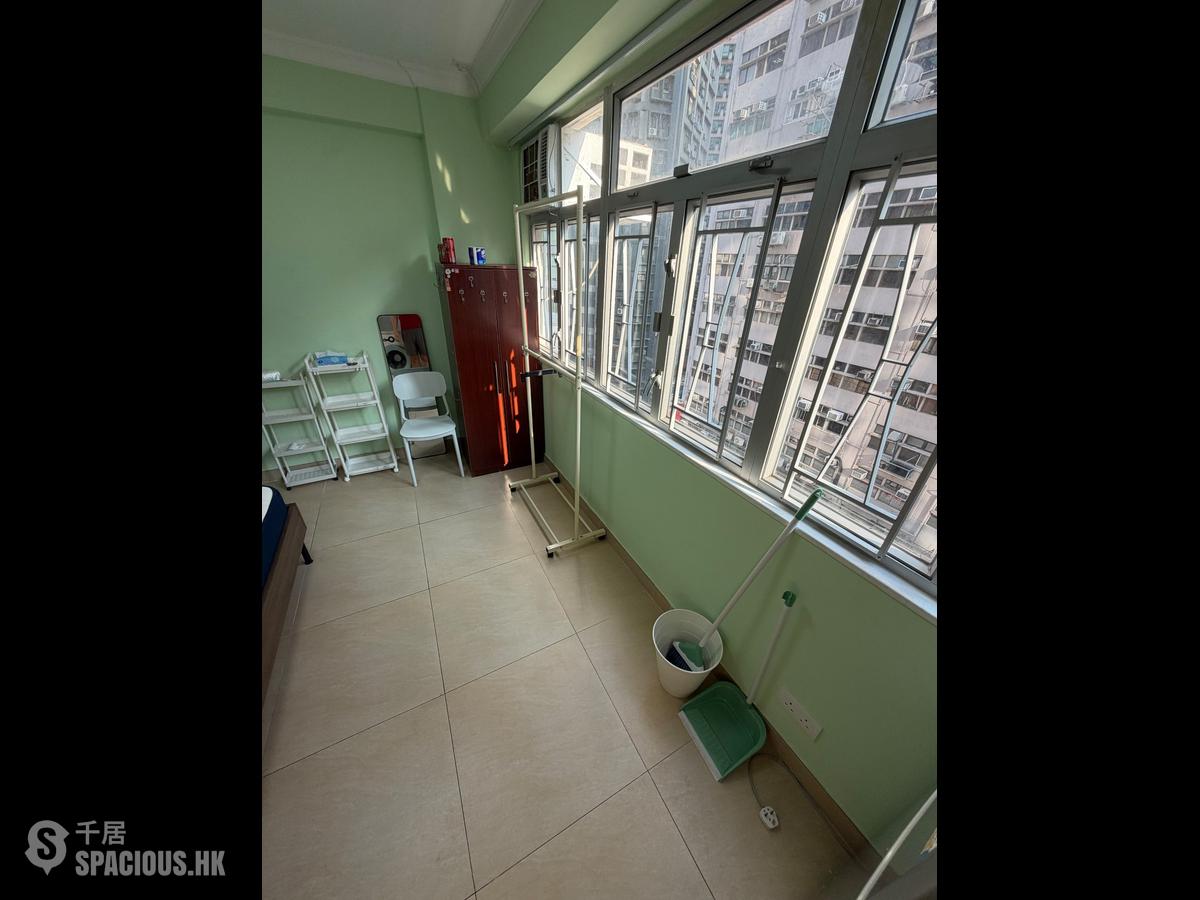 Sheung Wan - Des Voeux Building 01