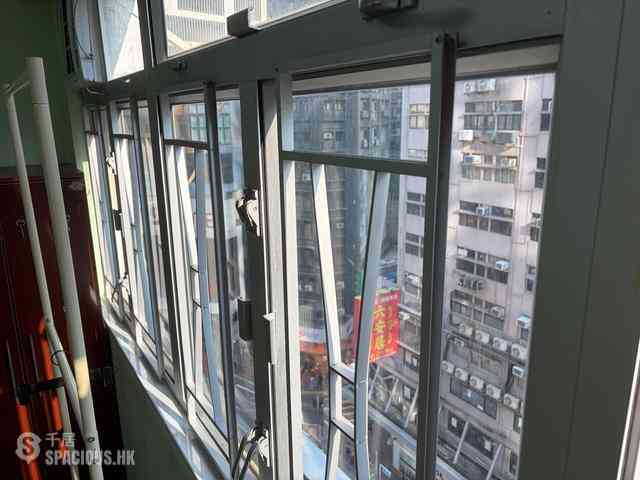 Sheung Wan - Des Voeux Building 04