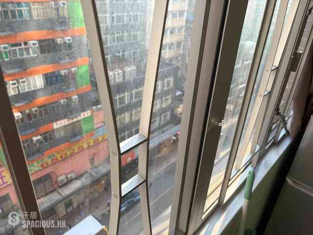 Sheung Wan - Des Voeux Building 06