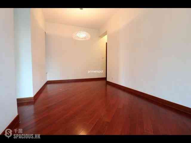 Wan Chai - The Avenue Phase 1 04