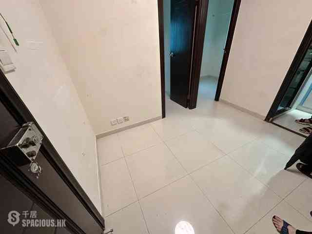Mong Kok - Shun King Building 01