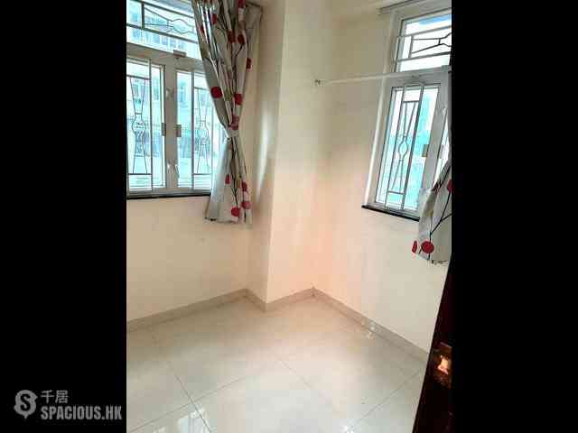 Mong Kok - Shun King Building 03
