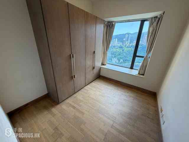 Happy Valley - Broadwood Twelve 04