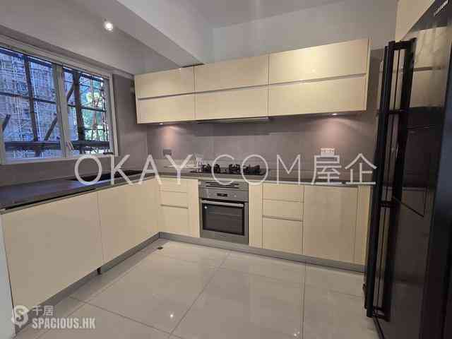 Pok Fu Lam - Baguio Villa Block 26 02