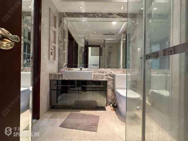 Wan Chai - The Avenue Phase 1 08