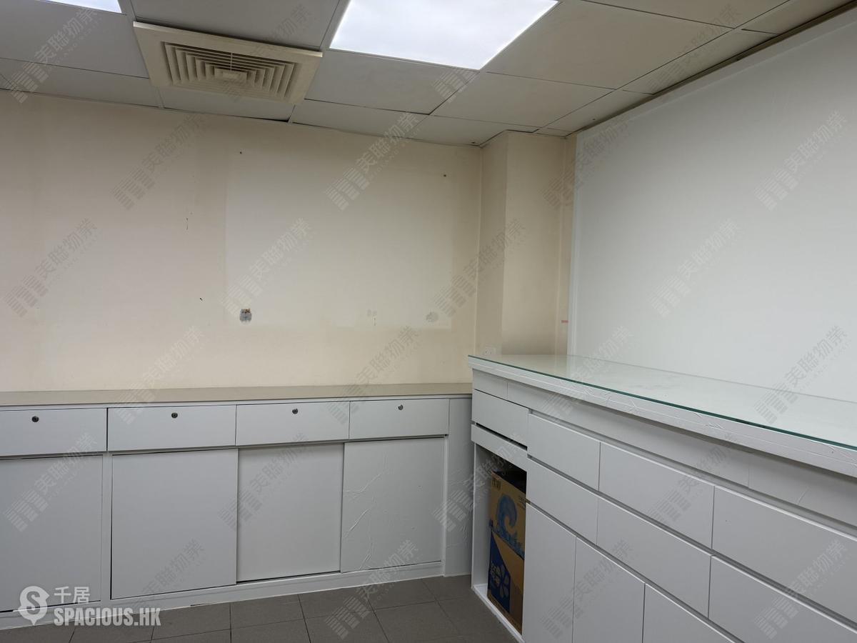 Wan Chai - Luen Fat Mansion 01