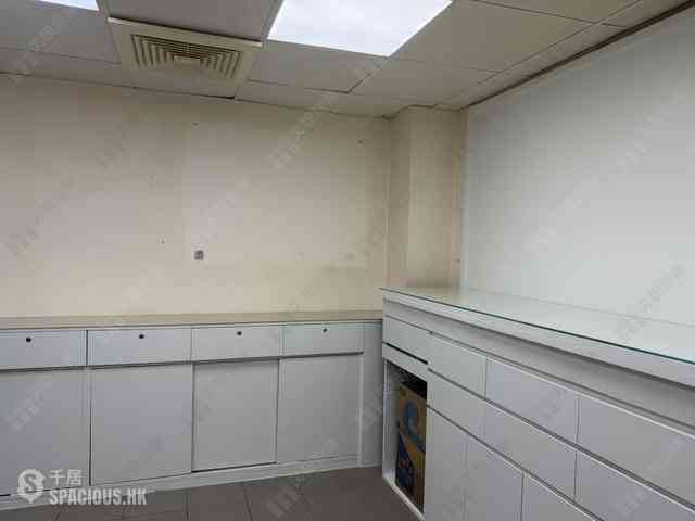 Wan Chai - Luen Fat Mansion 01
