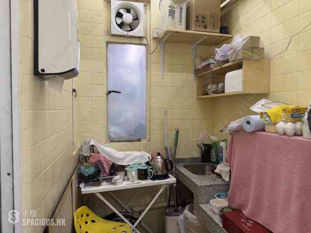 Wan Chai - Luen Fat Mansion 06