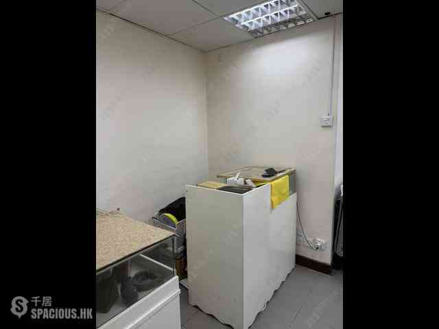 Wan Chai - Luen Fat Mansion 09