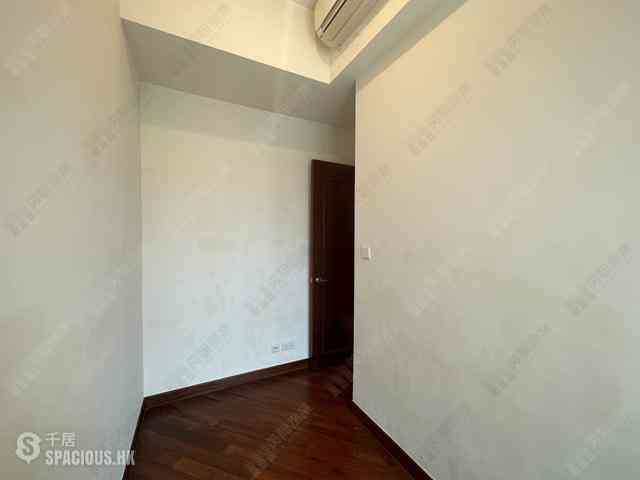 Wan Chai - The Avenue Phase 2 06