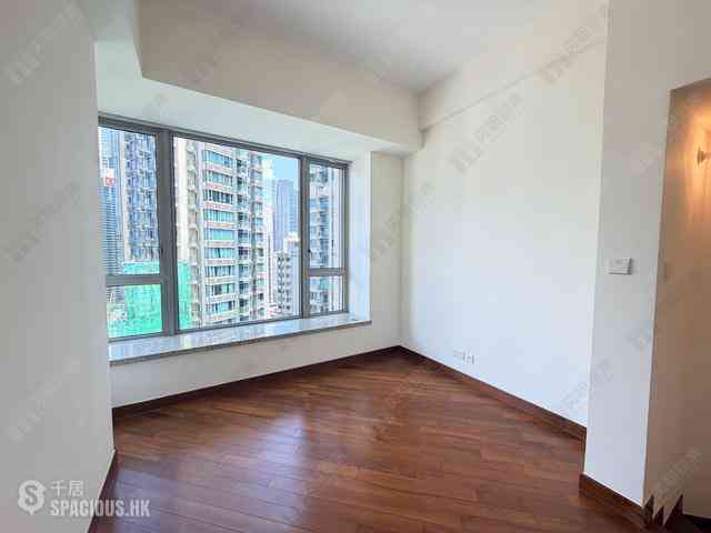 Wan Chai - The Avenue 03