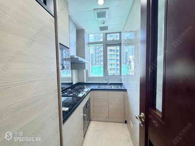 Wan Chai - The Avenue 04