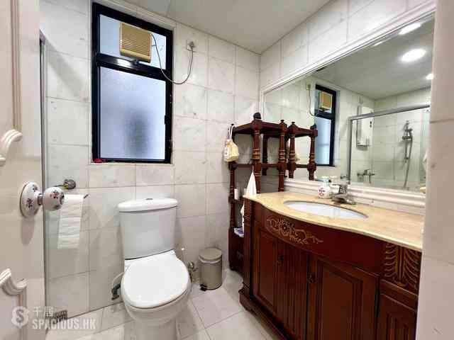 Mid Levels Central - Clovelly Court Block 2 11