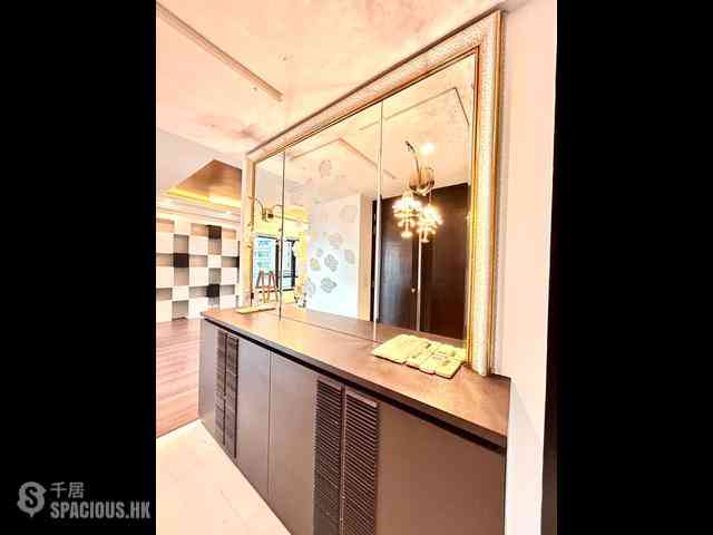 Mid Levels Central - 11, Macdonnell Road 04