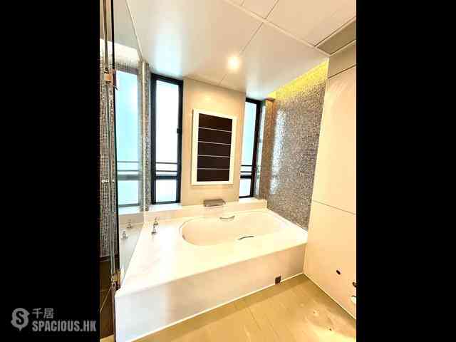 Mid Levels Central - 11, Macdonnell Road 08