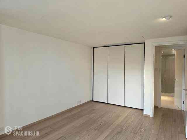 Wan Chai - Convention Plaza Apartments 04