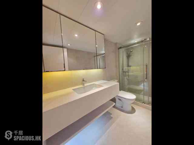 Wan Chai - Convention Plaza Apartments 06