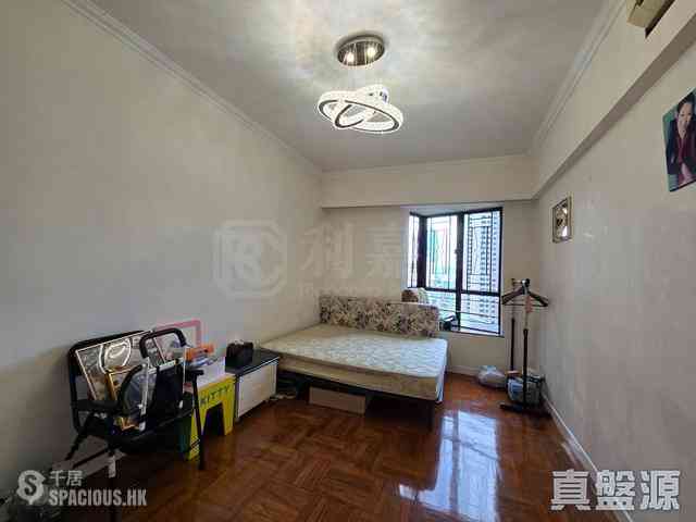 Mid Levels Central - Clovelly Court Block 2 13