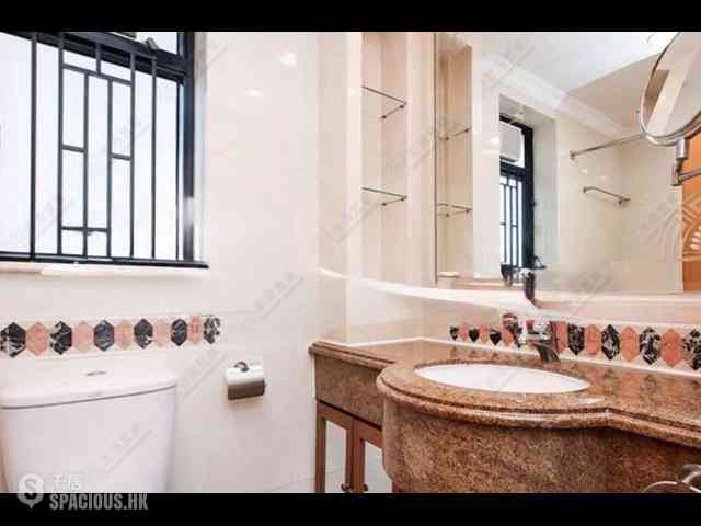 Fortress Hill - Le Sommet 10