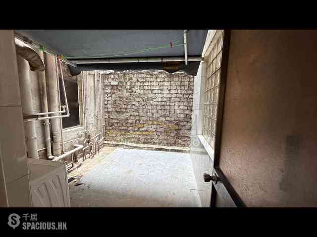 Mid Levels Central - Kam Fai Mansion 05