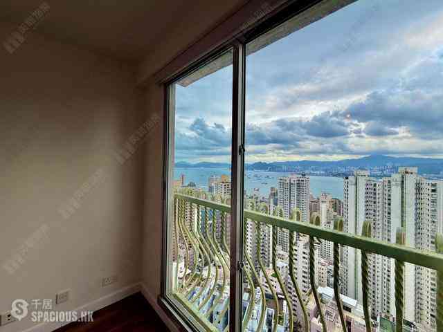 Mid Levels West - Skyview Cliff 01