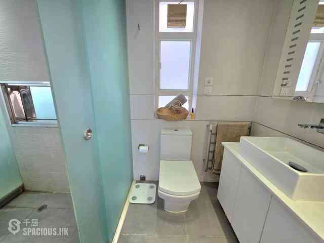 Tung Chung - Seaview Crescent Block 3 08