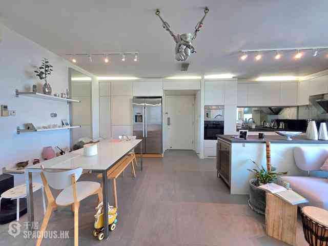 Tung Chung - Seaview Crescent Block 3 04