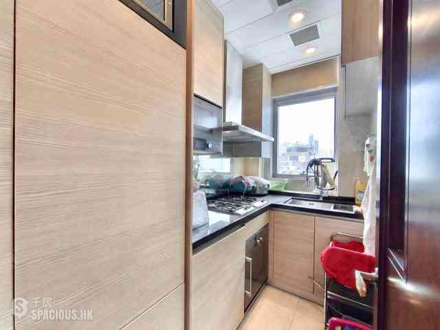Wan Chai - The Avenue 12